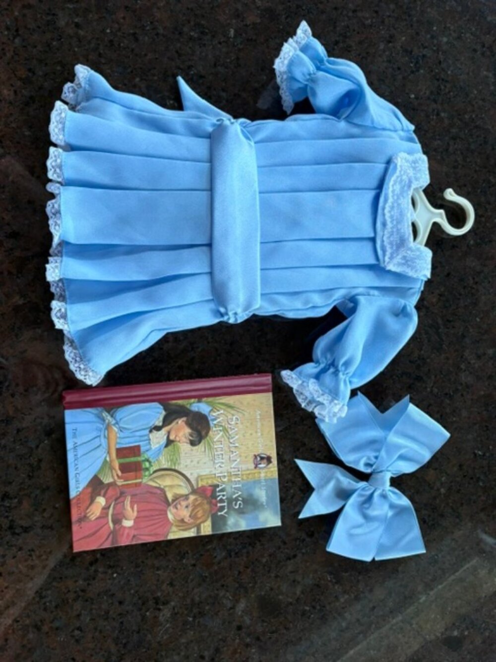 Pleasant Company - 3 Outfits - 18" Samantha Doll